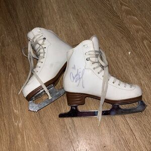 Jackson Ice skates signed girls size 12b  model JS1491 Christmas winter box o
